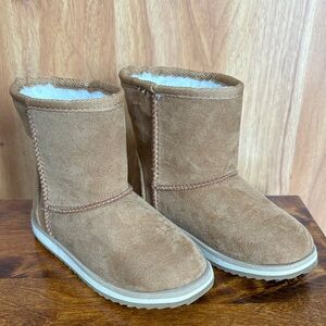 New Cozy Tan Girls Fur Trim Boots, size 10